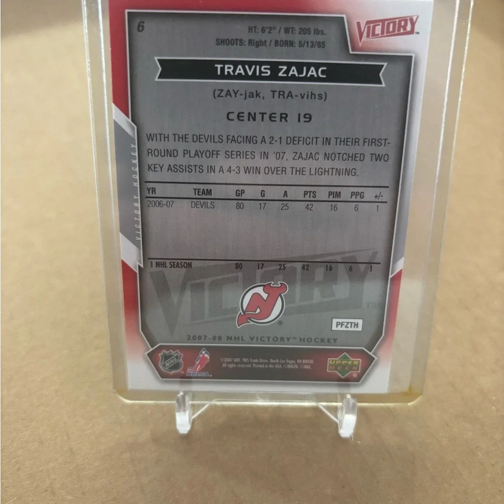 Travis Zajac Signed 2007-08 Upper Deck Victory Hockey Card New Jersey Devils‎ #6